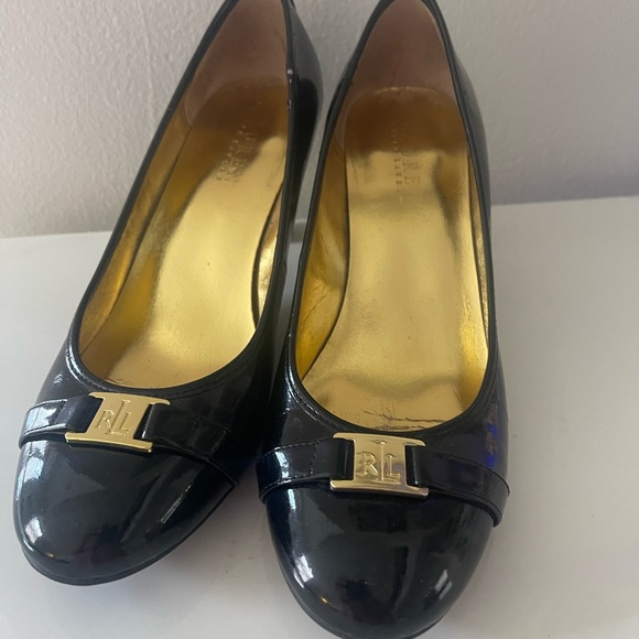 Ralph Lauren Black Patent Leather Pumps in size 8 - Picture 3 of 11